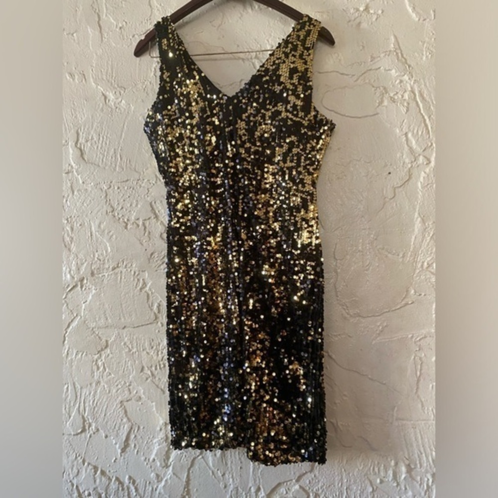 PERFECT FOR NYE!!!  🎉 Olivia‎ Matthews Gold and Black Sequin Tank Dress Size 8